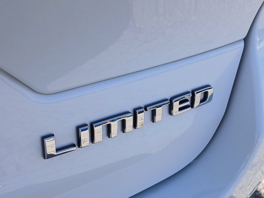 Used 2023 Jeep Grand Cherokee Limited w/ Luxury Tech Group II AWD/4WD image 31