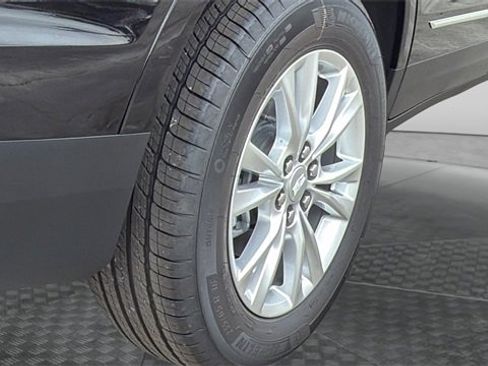 New 2026 Cadillac XT5 Luxury image 12