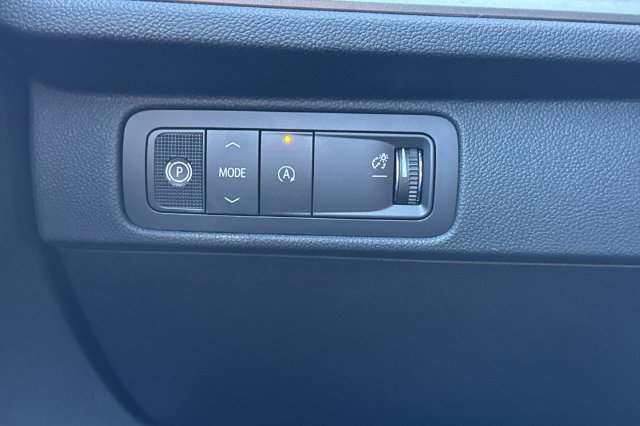 New 2027 Chevrolet Traverse LT w/ Driver Confidence Package FWD image 38