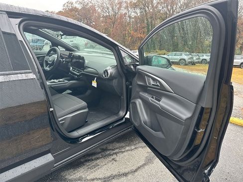 New 2026 Chevrolet Equinox EV LT image 29