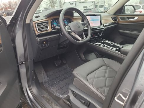 Used 2024 Volkswagen Atlas SE image 10