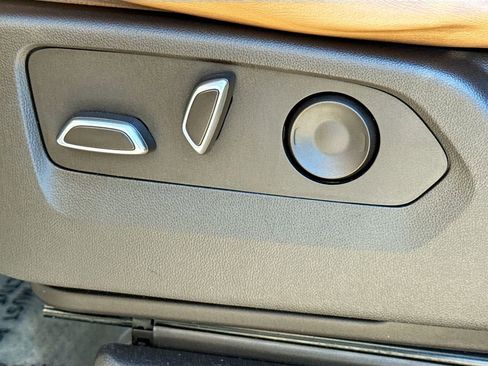 Used 2022 Cadillac Escalade Premium Luxury image 27