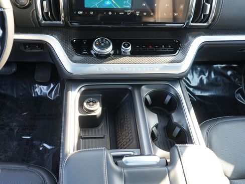 Used 2025 Ford Expedition Max Platinum w/ Stealth Appearance Package image 27