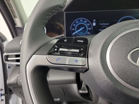 New 2025 Hyundai Elantra Limited image 21