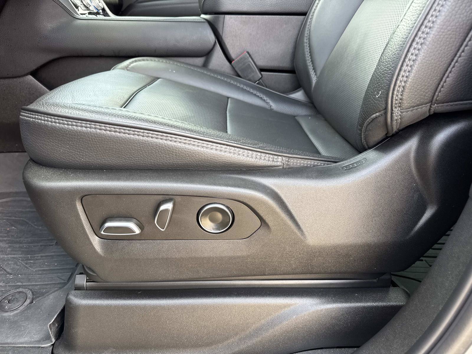 Used 2023 GMC Yukon XL Denali AWD/4WD image 19