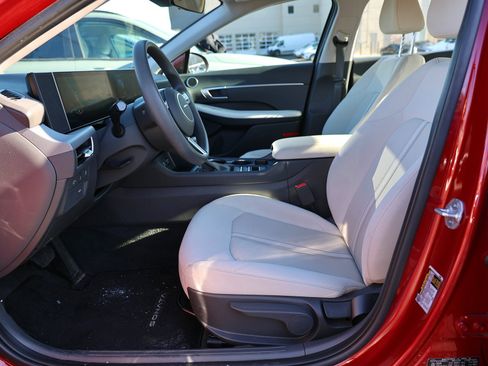 Certified 2025 Hyundai Sonata SE image 14