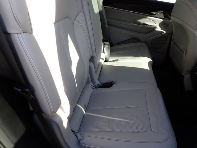 Used 2023 Jeep Grand Cherokee L Overland AWD/4WD image 14