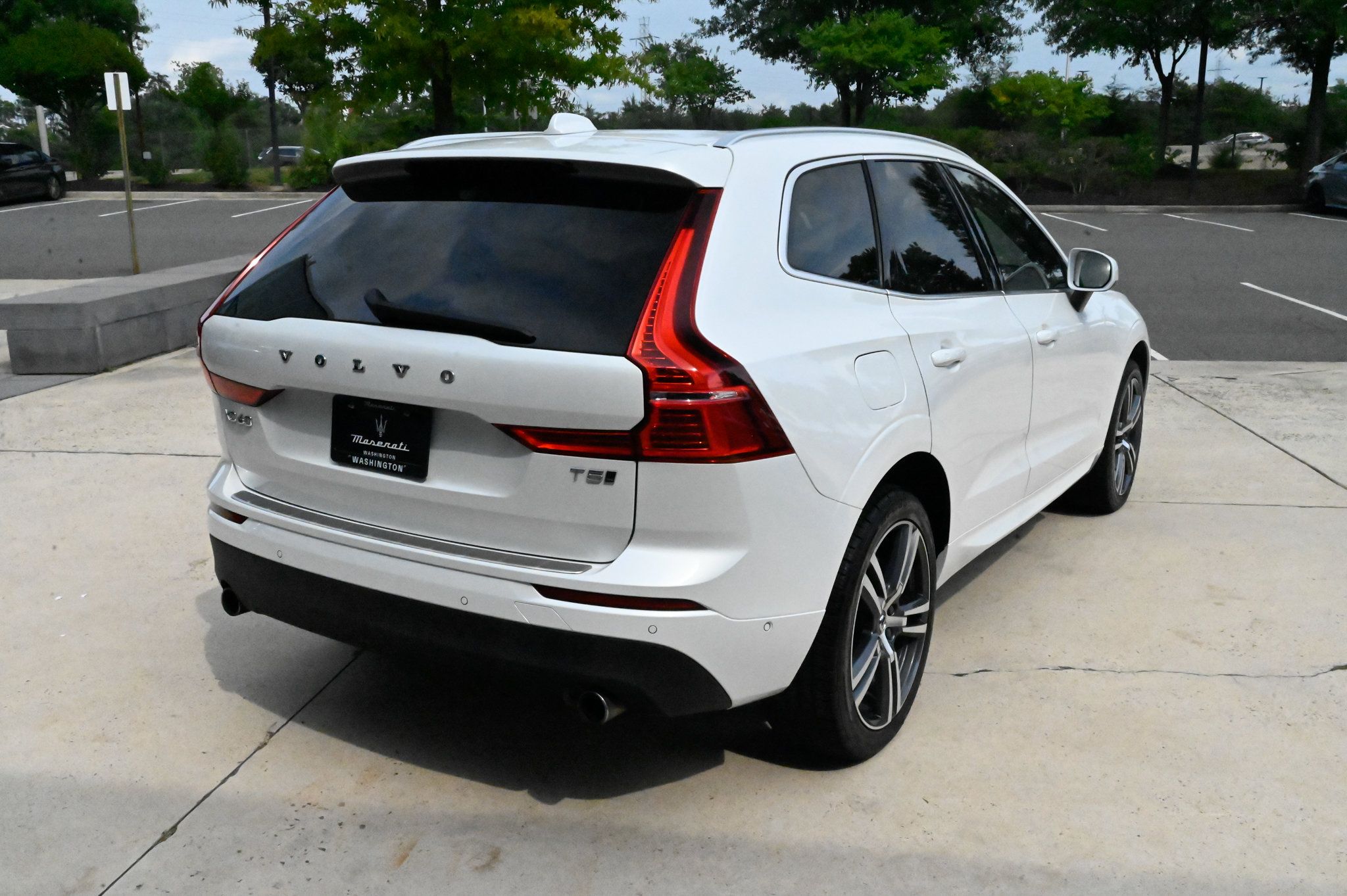 Used 2019 Volvo XC60 T5 Momentum w/ Multimedia Package AWD/4WD image 5