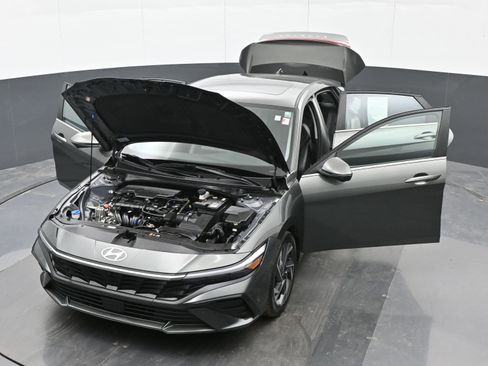 Certified 2024 Hyundai Elantra Limited image 46
