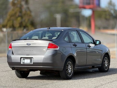 Used 2010 Ford Focus SE image 9