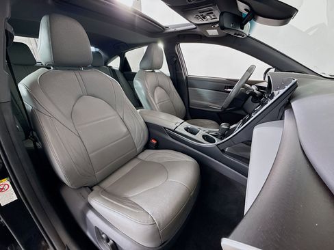 Used 2019 Toyota Avalon Limited image 27