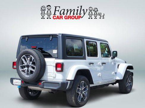 Used 2024 Jeep Wrangler Unlimited w/ Convenience Group image 4