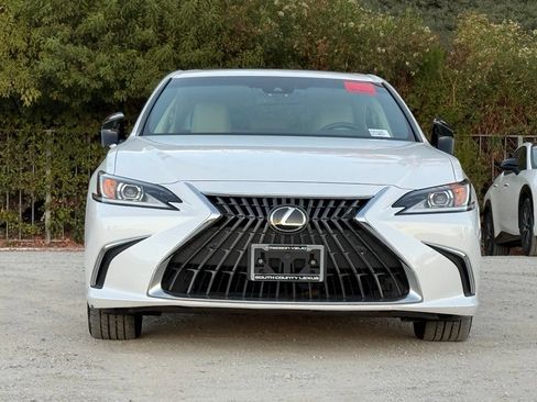 Used 2023 Lexus ES 300h w/ Premium Package FWD image 3