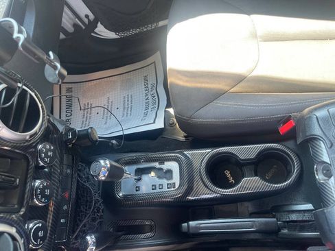Used 2017 Jeep Wrangler Unlimited Sahara w/ Dual Top Group AWD/4WD image 23