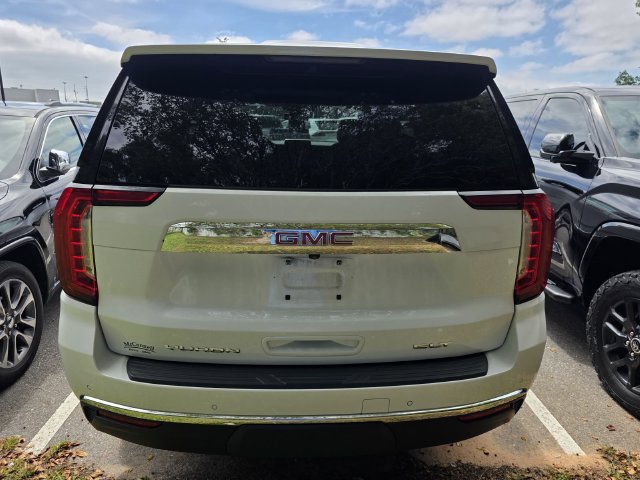 Used 2023 GMC Yukon SLT w/ SLT Premium Package AWD/4WD image 3