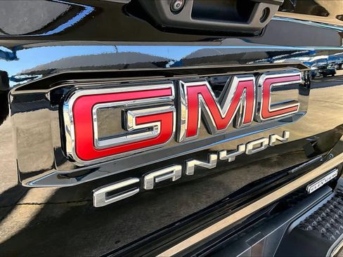 Used 2024 GMC Canyon Elevation w/ Convenience Package image 30