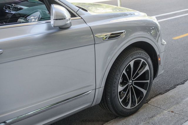 Used 2021 Bentley Bentayga AWD/4WD image 46