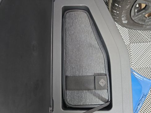 Used 2022 Rivian R1T Adventure AWD/4WD image 32