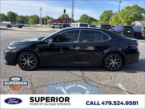 Used 2024 Toyota Camry SE FWD image 9