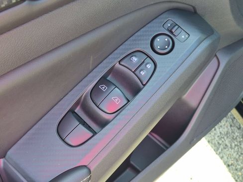 Used 2025 Nissan Altima 2.5 SV FWD image 11