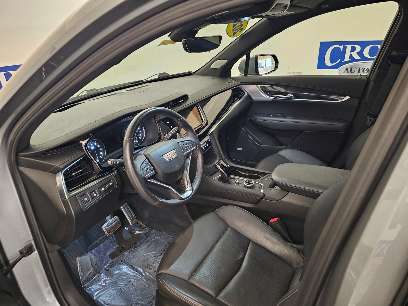 Used 2024 Cadillac XT6 Sport w/ Technology Package AWD/4WD image 3