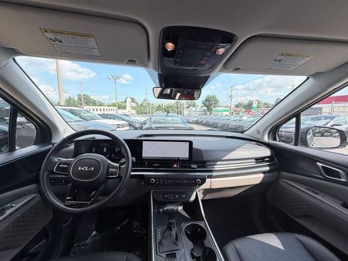 Used 2026 Kia Carnival FWD image 36