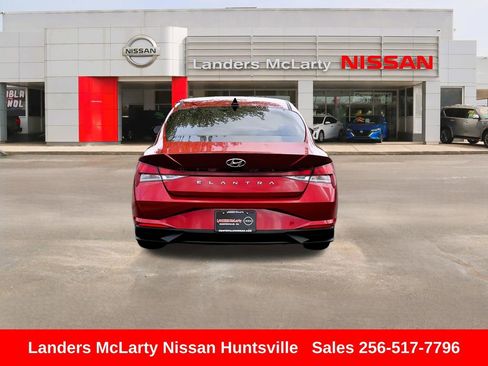 Used 2023 Hyundai Elantra SEL image 5