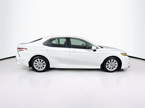 Used 2020 Toyota Camry SE image 9