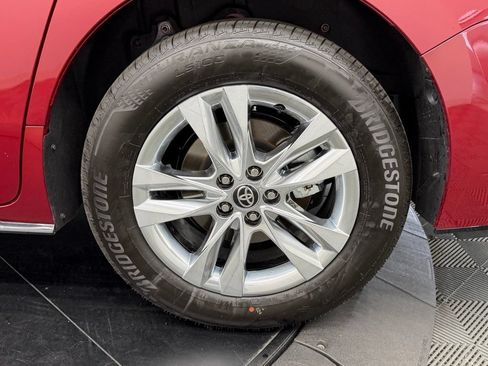 Used 2026 Toyota Sienna Limited FWD image 17