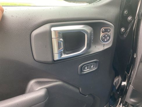 New 2025 Jeep Gladiator Sport AWD/4WD image 24