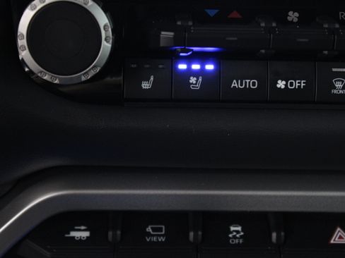 Certified 2025 Toyota Sequoia Platinum AWD/4WD image 22