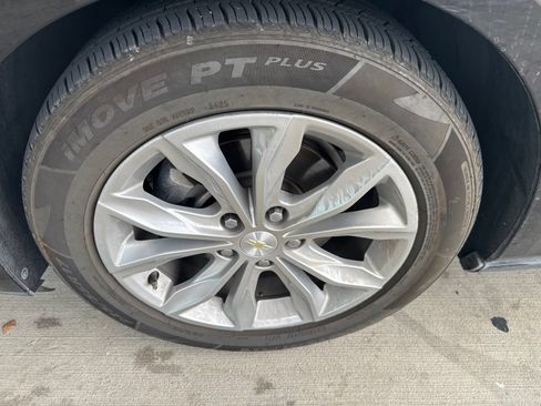 Used 2020 Chevrolet Malibu LT FWD image 2