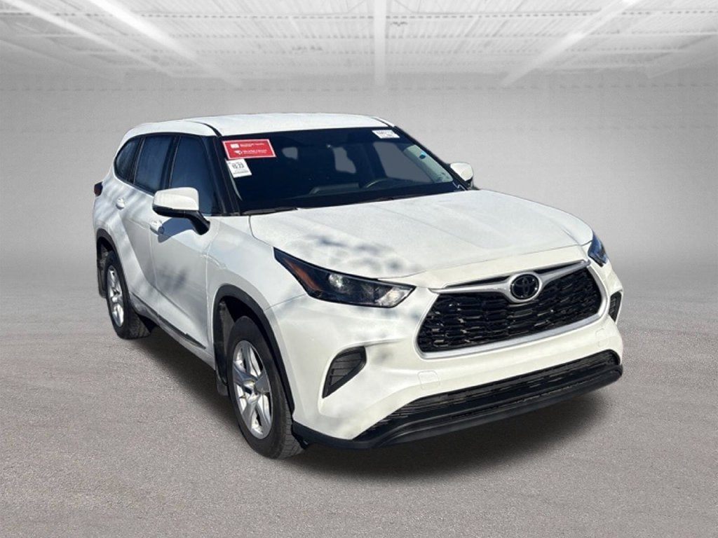 Used 2022 Toyota Highlander L FWD image 11