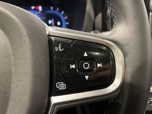 Used 2025 Volvo XC60 B5 Plus image 21