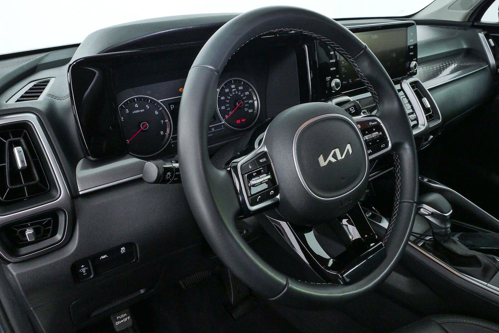 Used 2023 Kia Sorento S FWD image 4