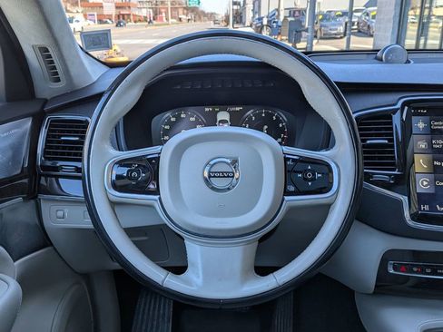 Used 2017 Volvo XC90 T6 Inscription w/ Luxury Package image 16