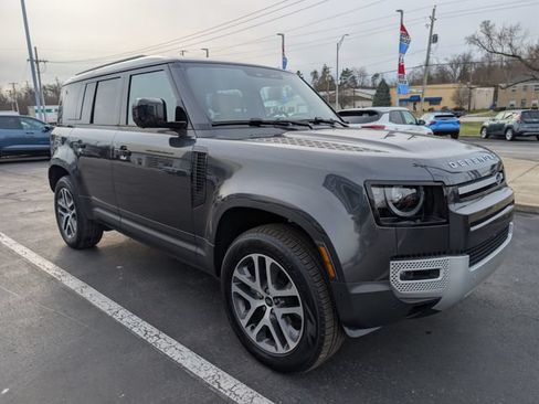 Used 2025 Land Rover Defender 110 S AWD/4WD image 7