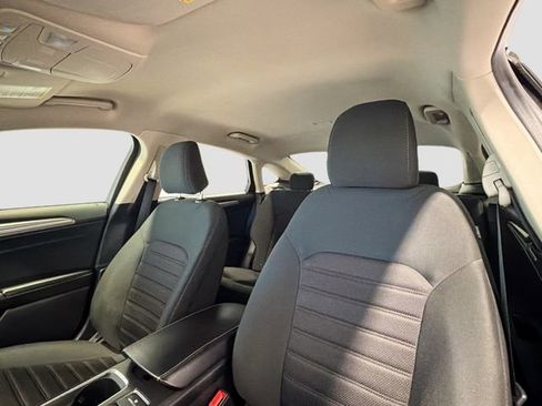 Used 2020 Ford Fusion SE image 19