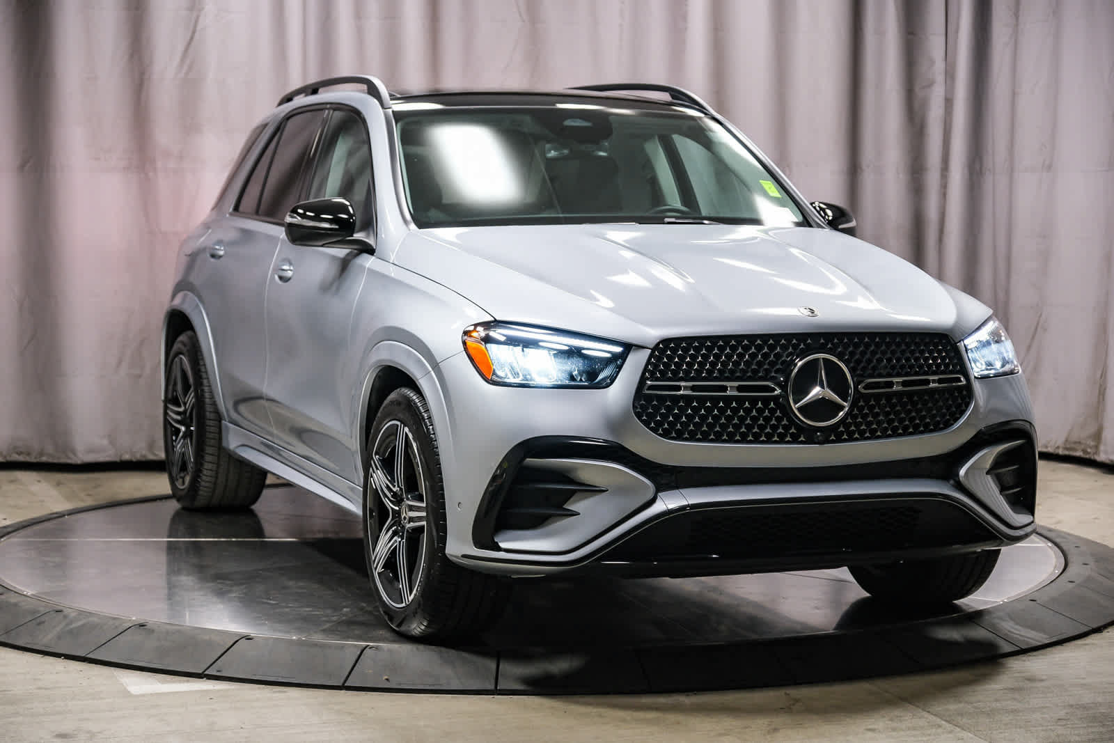Used 2026 Mercedes-Benz GLE 450e 4MATIC w/ AMG Line Exterior image 5