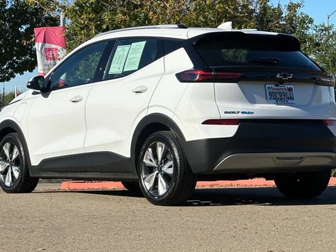 Used 2022 Chevrolet Bolt EUV LT w/ Convenience Package FWD image 6