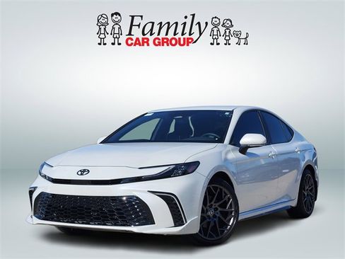 Used 2025 Toyota Camry XSE image 1