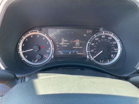 Used 2023 Toyota Highlander XLE image 11