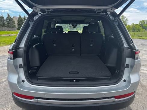 New 2026 Jeep Grand Cherokee Limited w/ Trailer Tow Package AWD/4WD image 17