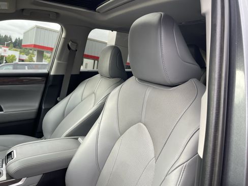 Certified 2020 Toyota Highlander Limited AWD/4WD image 19