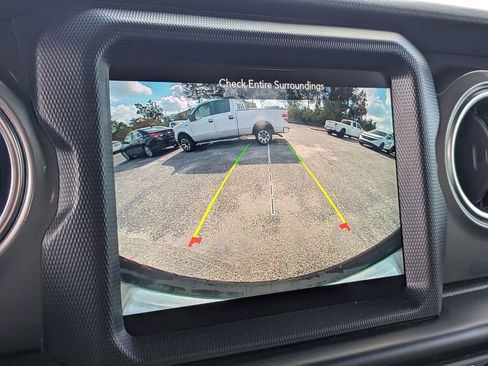 Used 2022 Jeep Wrangler Unlimited Sahara image 25