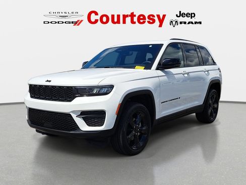 Certified 2024 Jeep Grand Cherokee Altitude AWD/4WD image 8