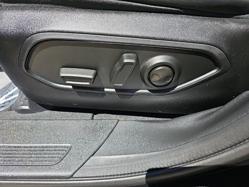 Certified 2026 Jeep Cherokee Limited AWD/4WD image 30