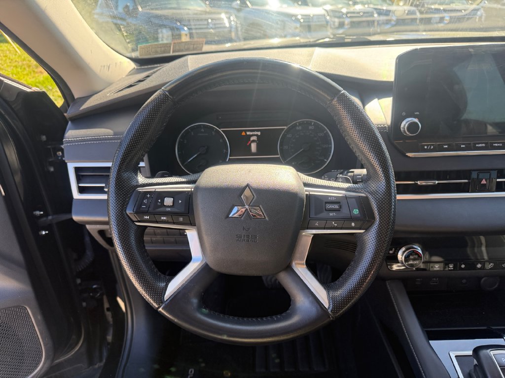 Used 2022 Mitsubishi Outlander SE AWD/4WD image 15
