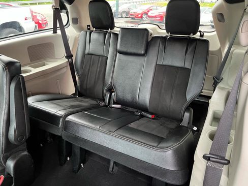 Used 2019 Dodge Grand Caravan SXT FWD image 25