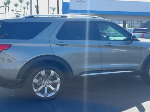 Used 2020 Ford Explorer Platinum w/ Premium Technology Package AWD/4WD image 2